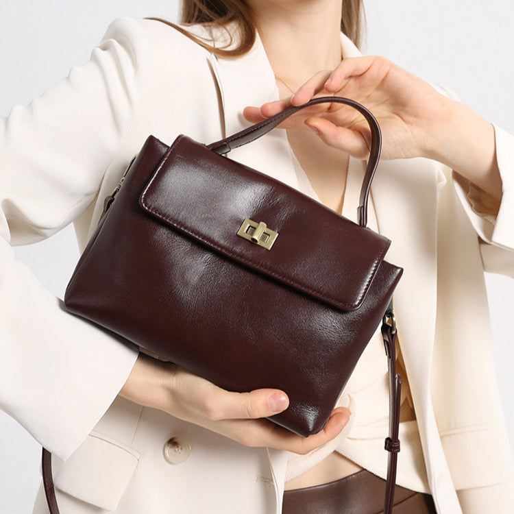 ダークブラウン