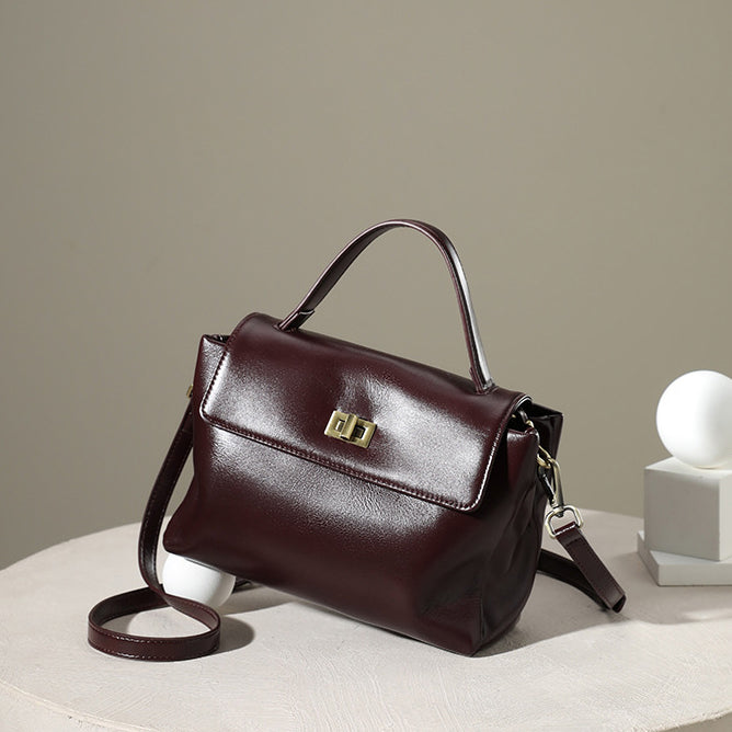 ダークブラウン