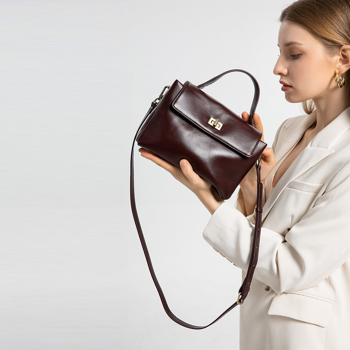 ダークブラウン