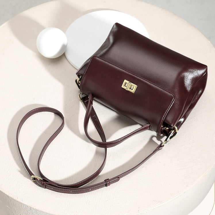 ダークブラウン