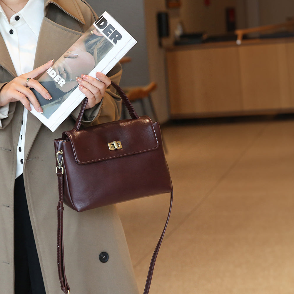 ダークブラウン