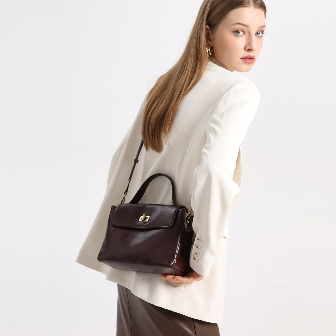 ダークブラウン