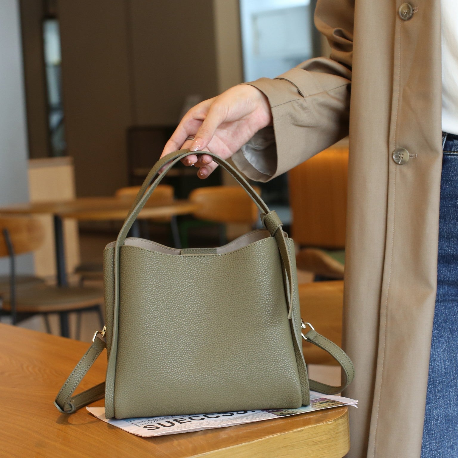 スモーキーグリーン